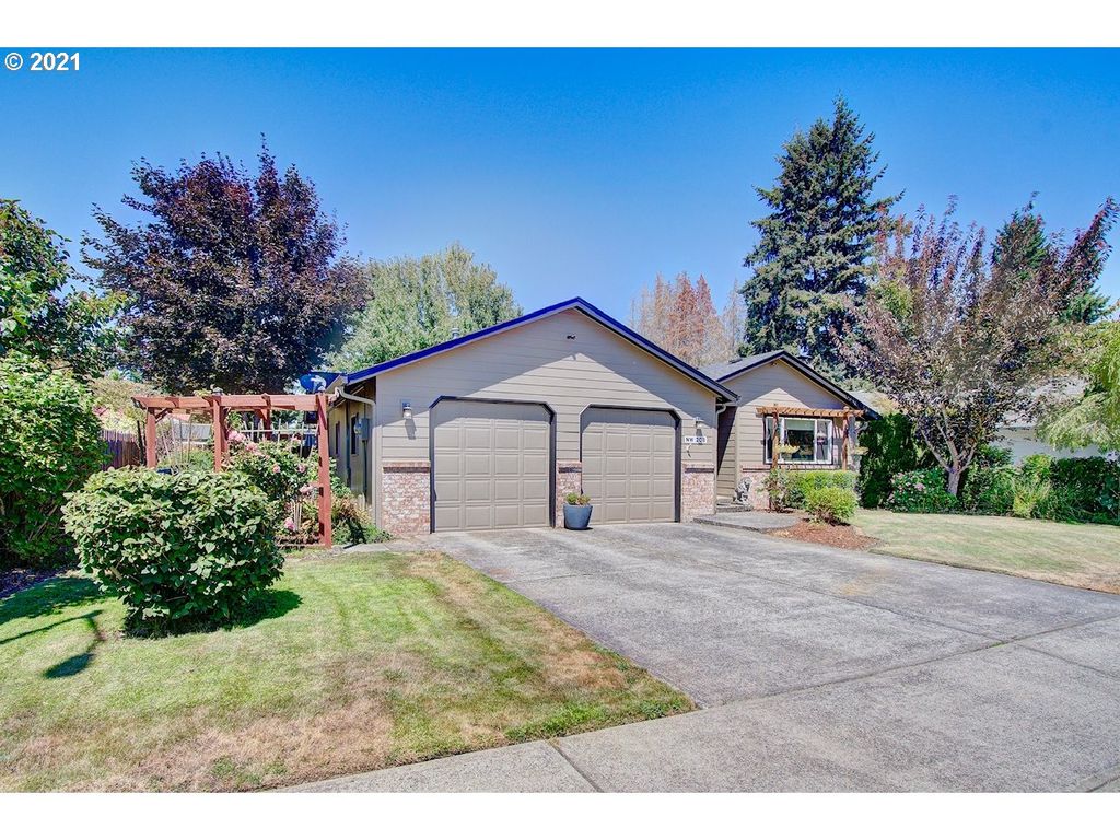 208 NW 106th St, Vancouver, WA 98685