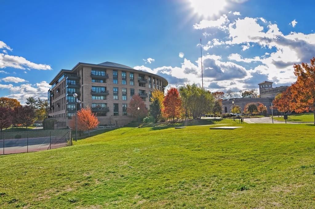 2400 Beacon St #411, Chestnut Hill, MA 02467