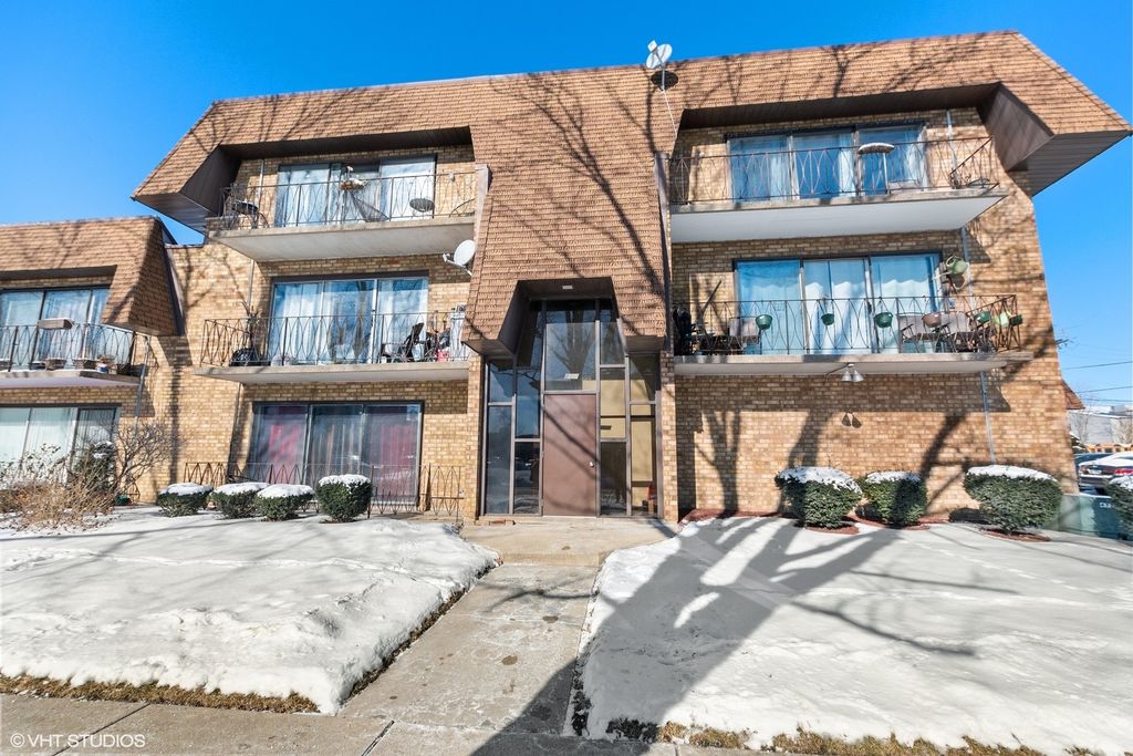 7002 99th St #305, Chicago Ridge, IL 60415