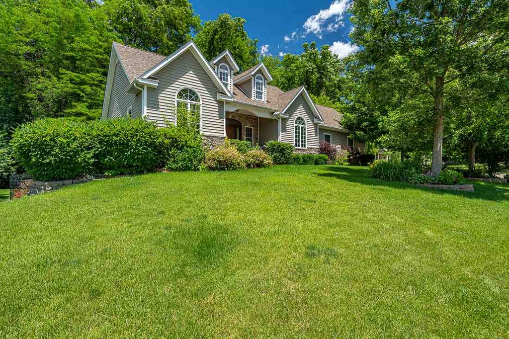 5 Hollows Ct, Le Claire, IA 52753 Trulia