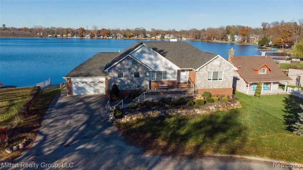 9450 Cooley Lake Rd, White Lake, MI 48386 MLS 2210097764 Trulia