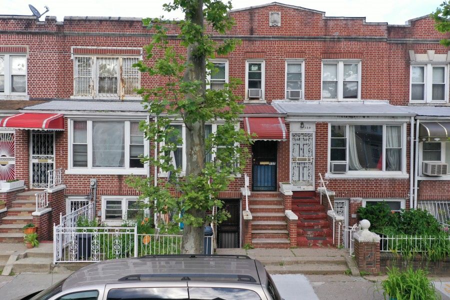 137 E 28th St