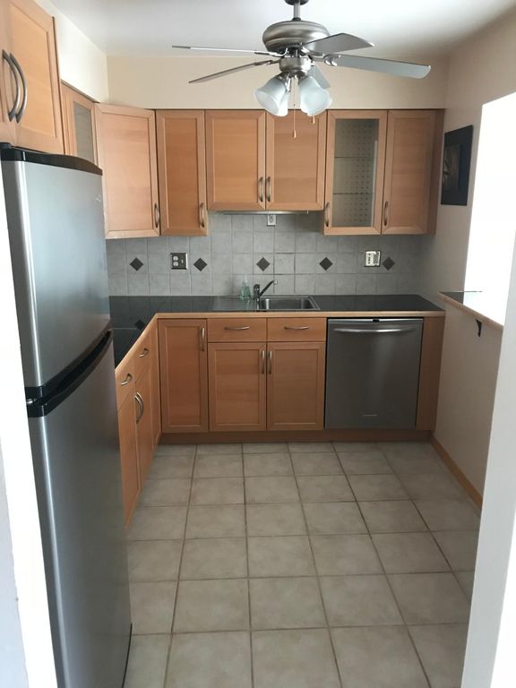 625 W Huntington Commons Rd, Mount Prospect, IL 60056