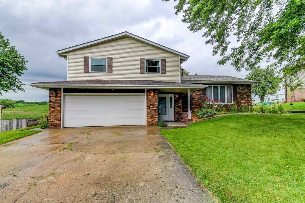 51 Northridge, Sherman, IL 3 Bed, 3 Bath SingleFamily Home 25