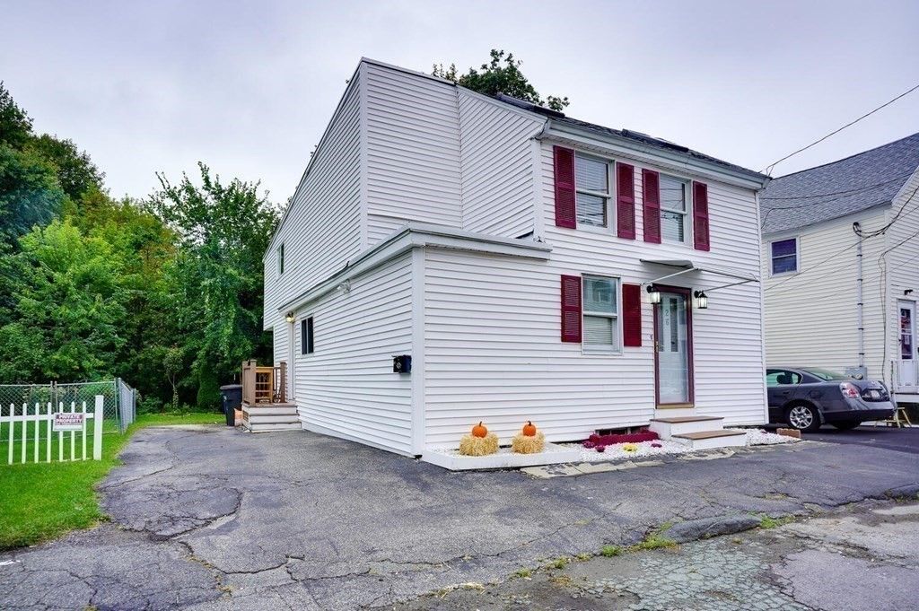 26 Center St, Woburn, MA 01801