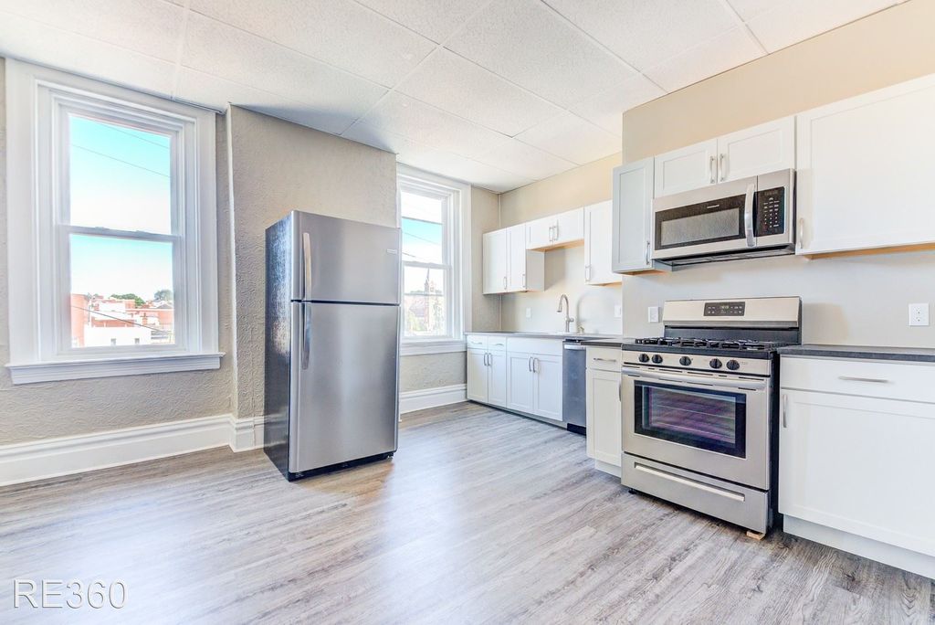 636 E Warrington Ave, Pittsburgh, PA 15210