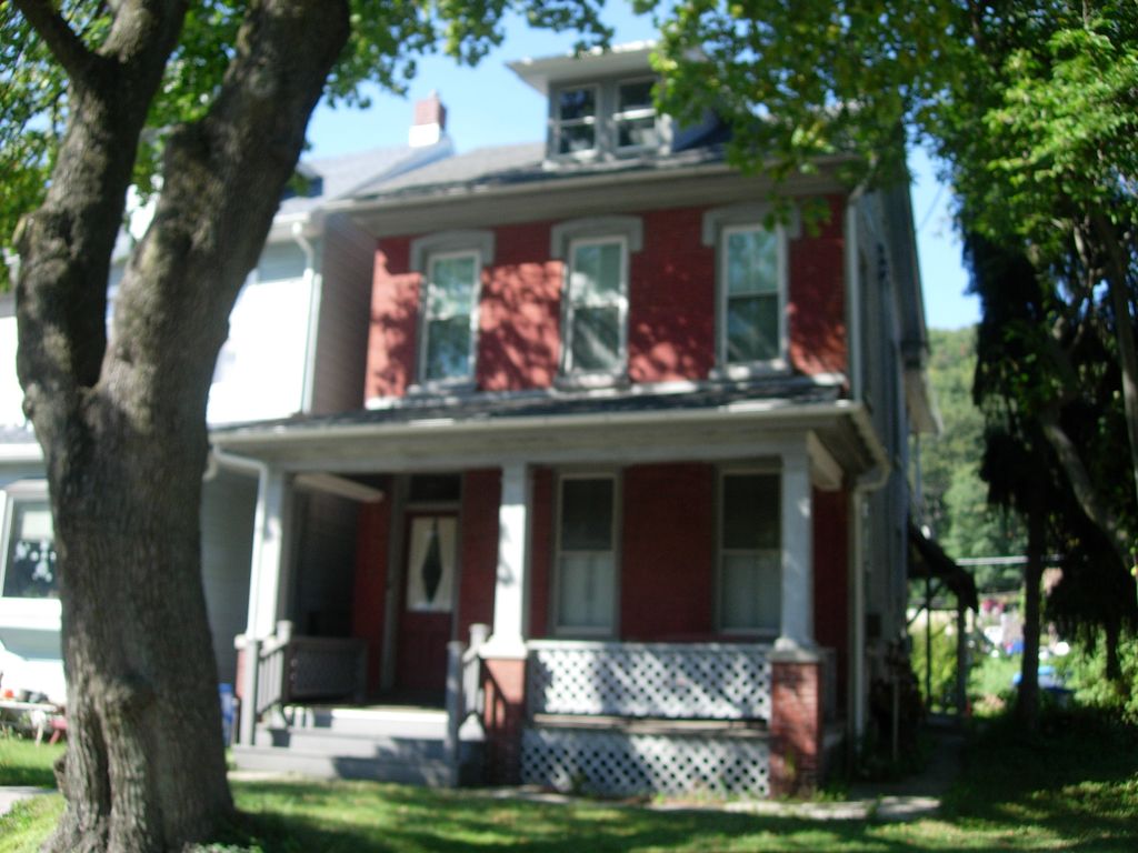 2215 Perkiomen Ave, Reading, PA 19606