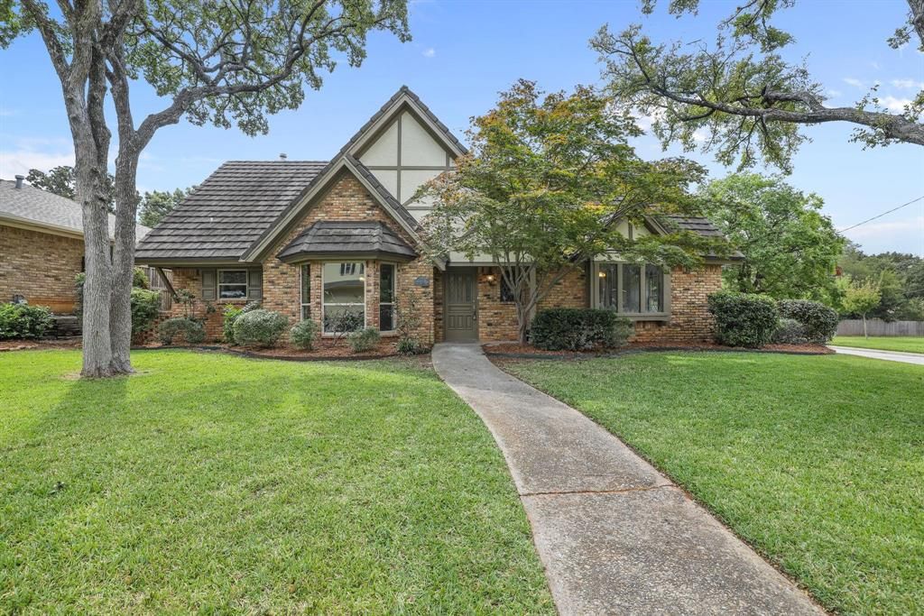 500 Willow Creek Ct, Arlington, TX 76011