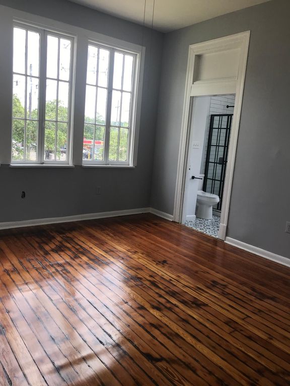 3413 Carondelet St #D, New Orleans, LA 70115