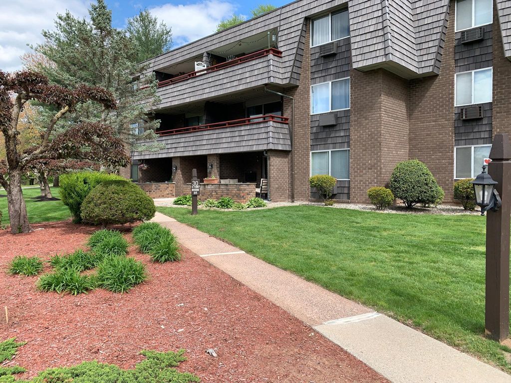 30 Stony Brook Dr #A4, Glastonbury, CT 06033