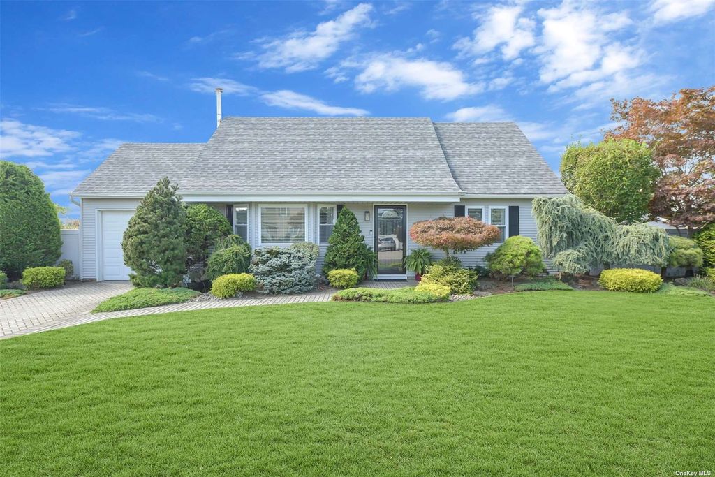 20 Gateway Drive, Copiague, NY 11726 Trulia