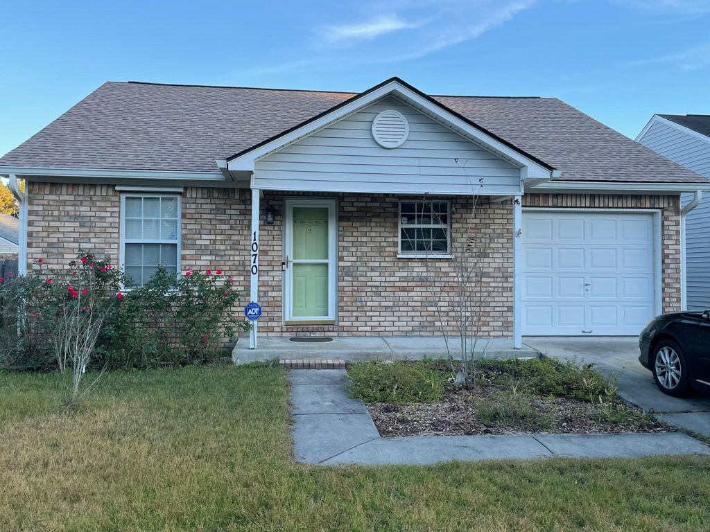 1070 Rushing St, Richmond Hill, GA 31324