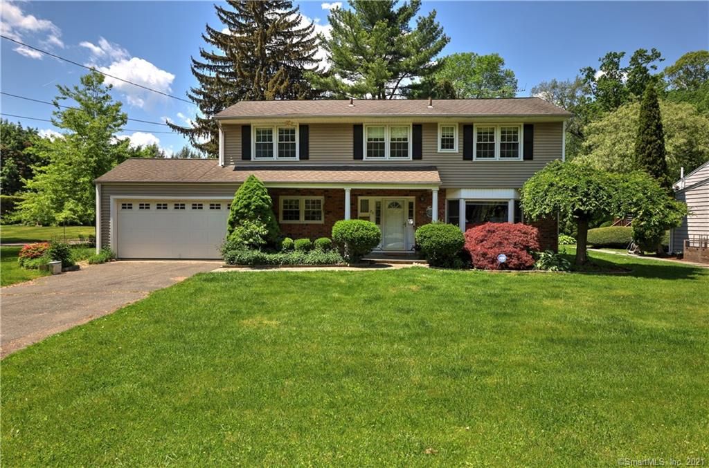 64 Rolling Wood Dr, Stamford, CT 06905