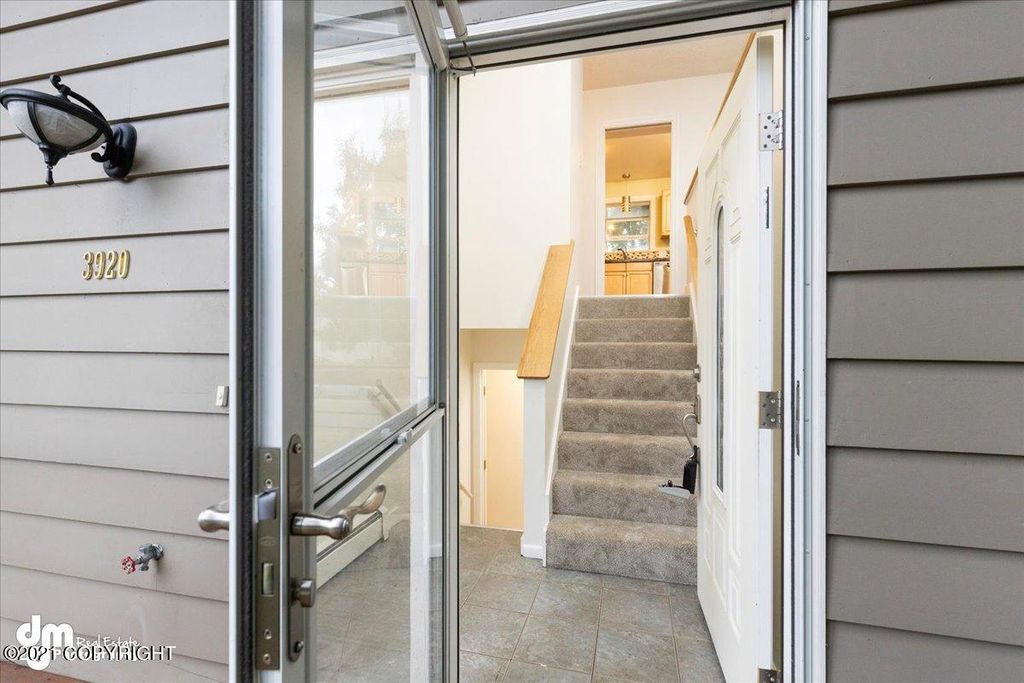 3920 Crosson Dr, Anchorage, AK 99517