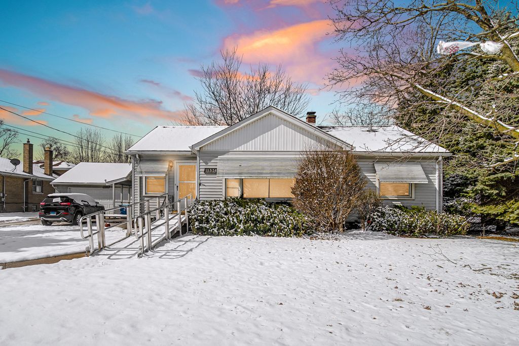 15536 State St, South Holland, IL 60473