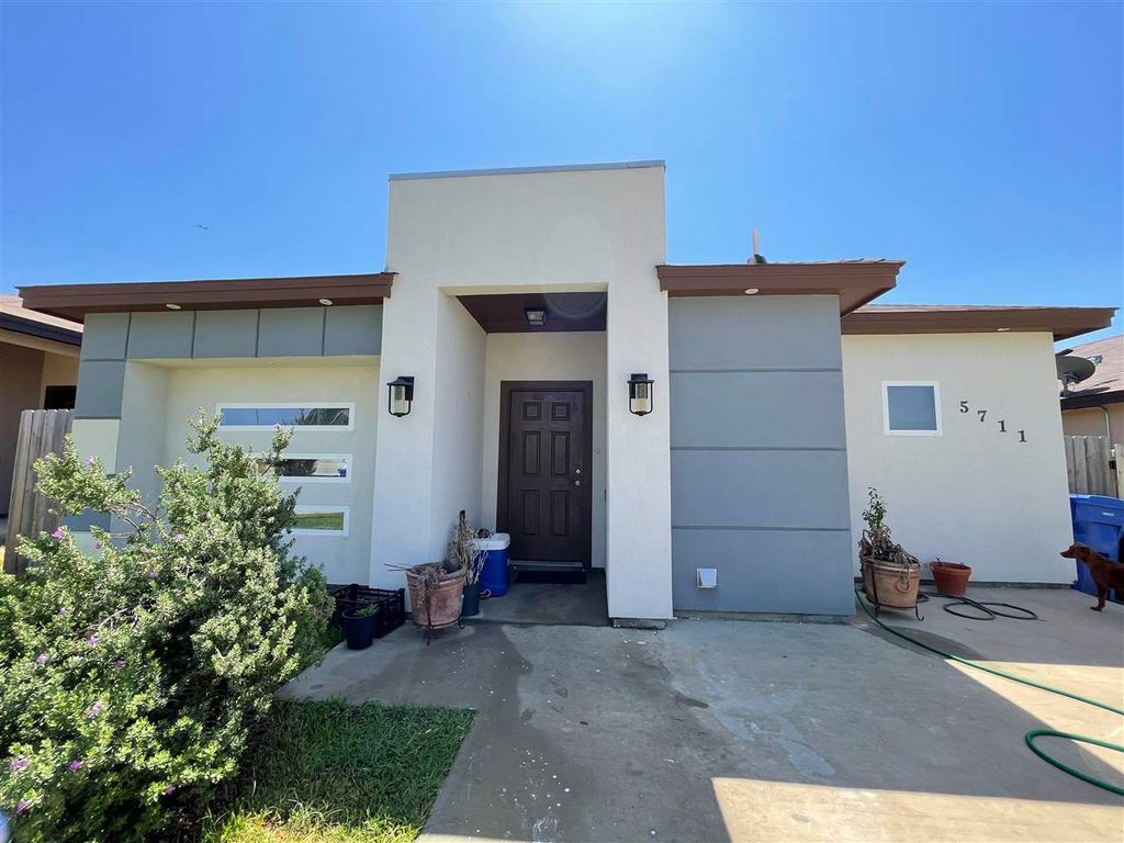 5711 Moses Loop, Laredo, TX 78046