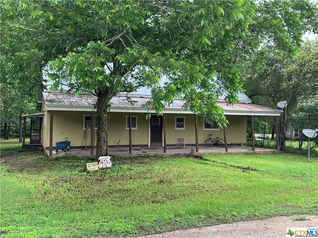 110 W 8th St, Flatonia, TX 78941