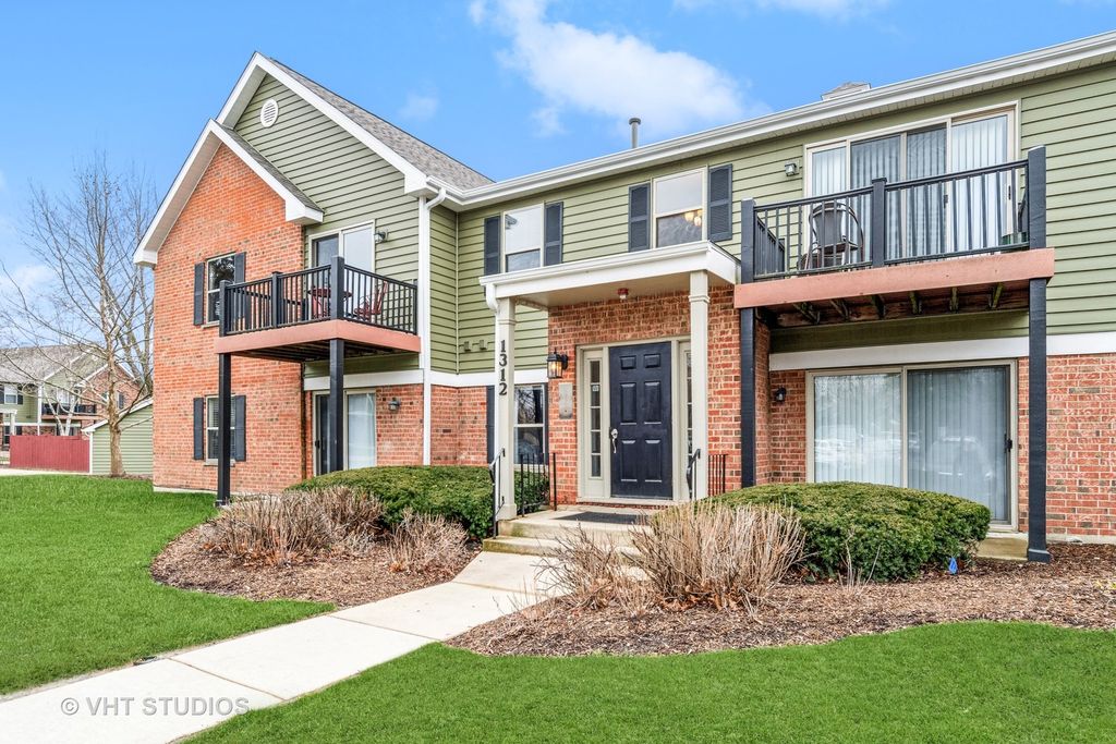 1312 McDowell Rd #201, Naperville, IL 60563