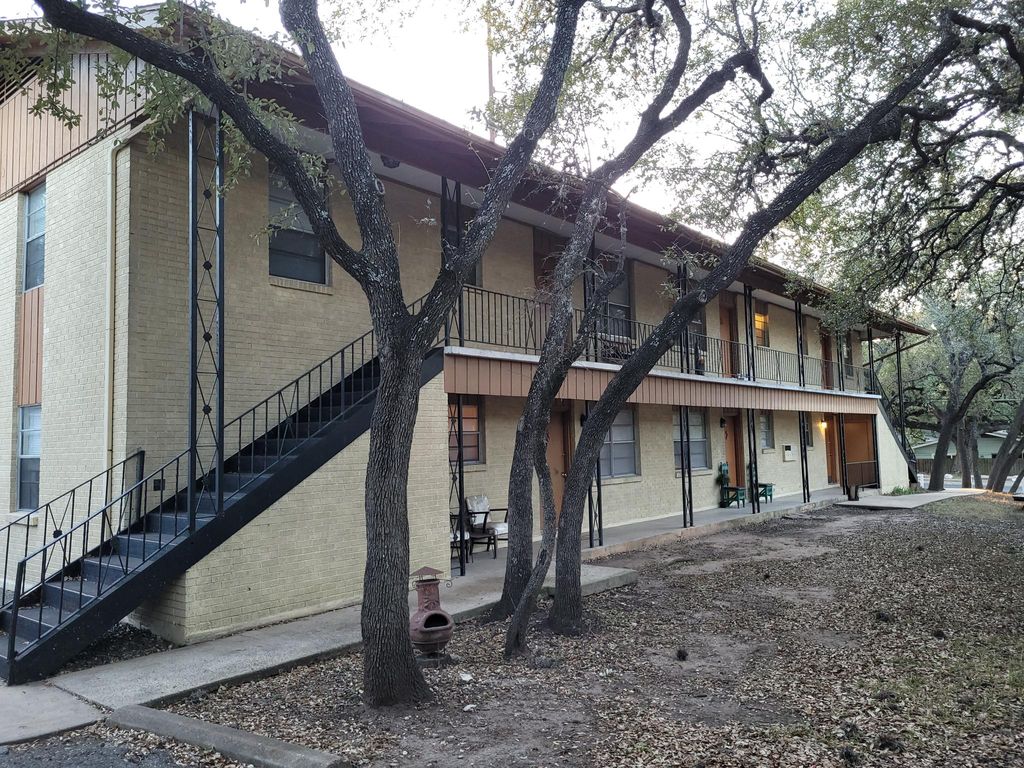2411 S 5th St #2, Austin, TX 78704