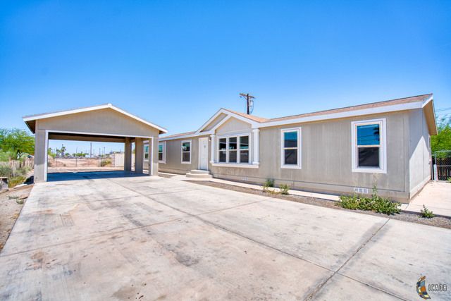 1450 W El Dorado Ave, El Centro, CA 92243
