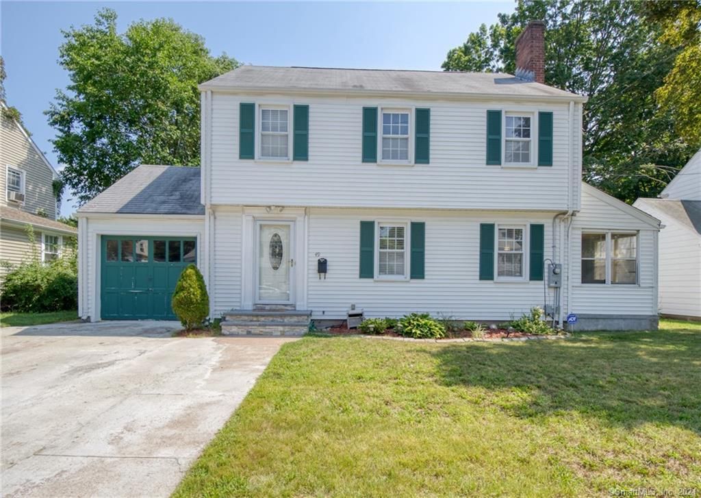 49 Rochford Ave, Hamden, CT 06514