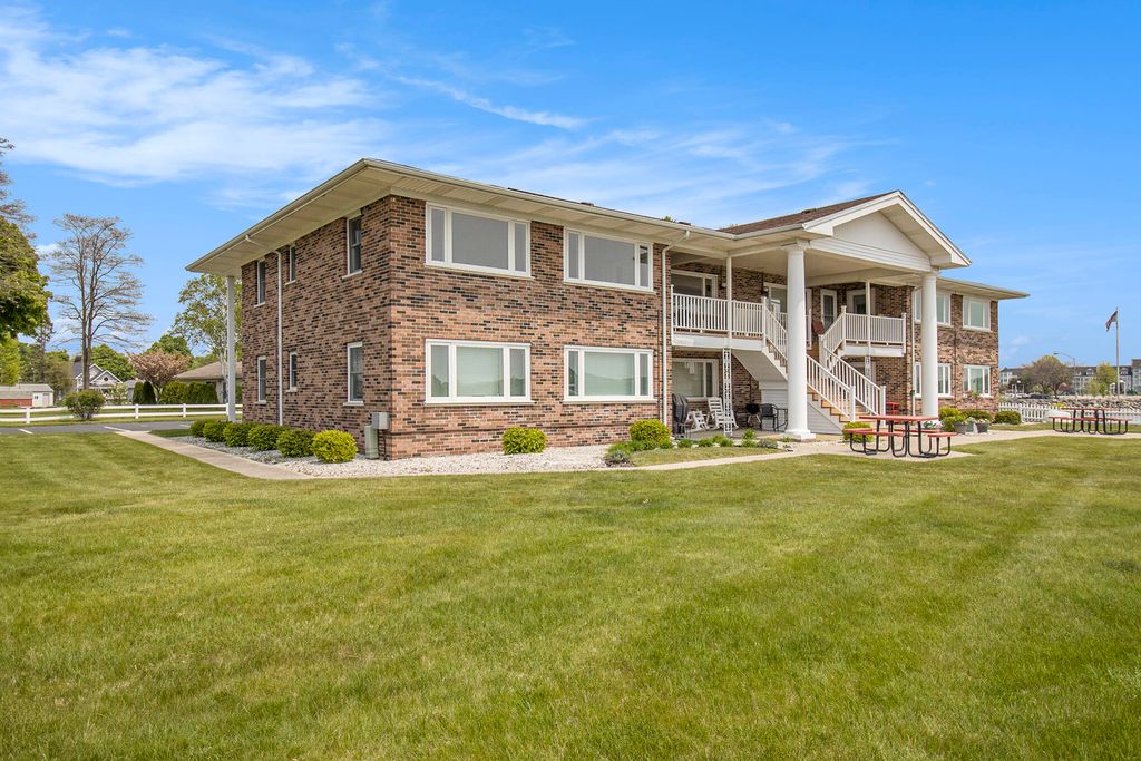 304 S Ferry St 8, Ludington, MI 49431 Trulia