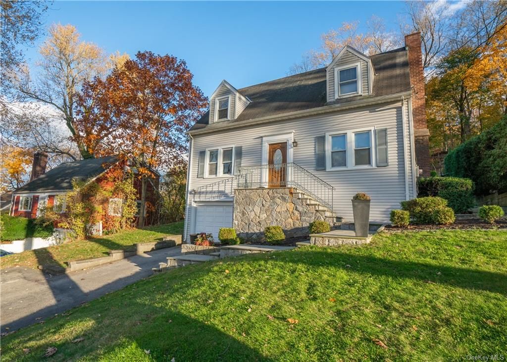 860 Warren Ave, Thornwood, NY 10594