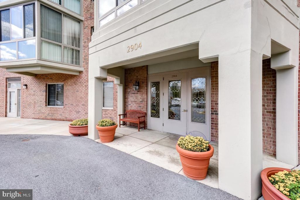 2904 N Leisure World Blvd #208, Silver Spring, MD 20906