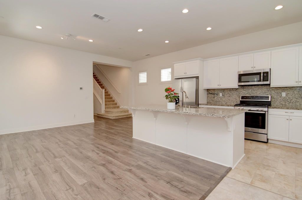 202 W Tribella Ct, Santa Ana, CA 92703