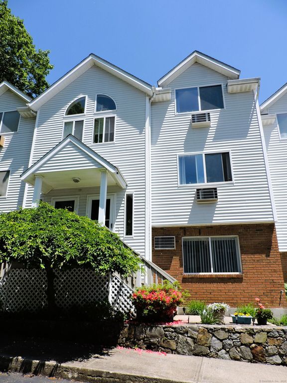 925 Oronoke Rd 32C, Waterbury, CT 06708 MLS 24019422 Trulia