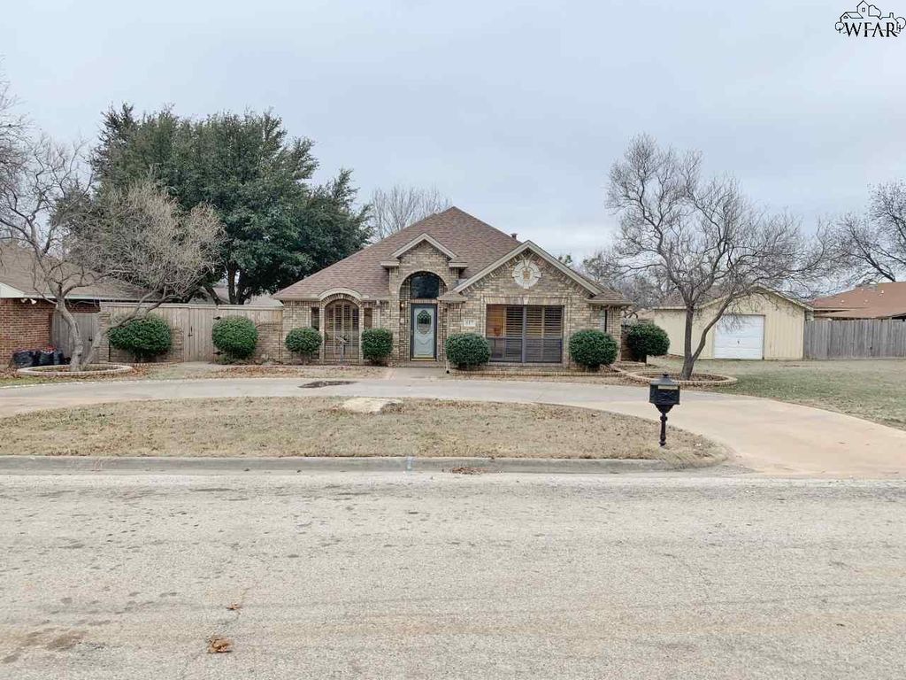 617 W Louisa Ave, Iowa Park, TX 76367 Trulia