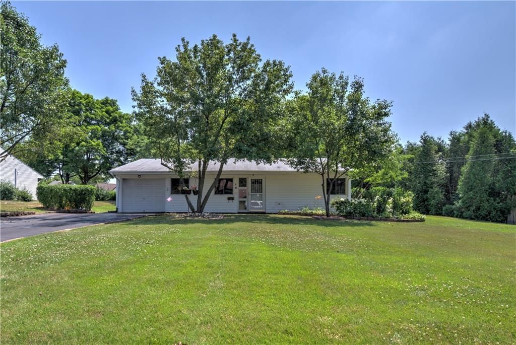 10 Stanworth Rd, Kendall Park, NJ 08824