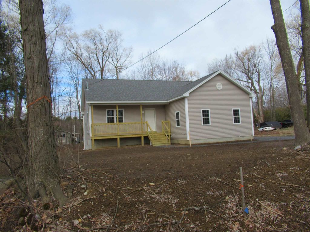 149 Pine Hill Rd, Berwick, ME 2 Bed, 1 Bath SingleFamily Home 15