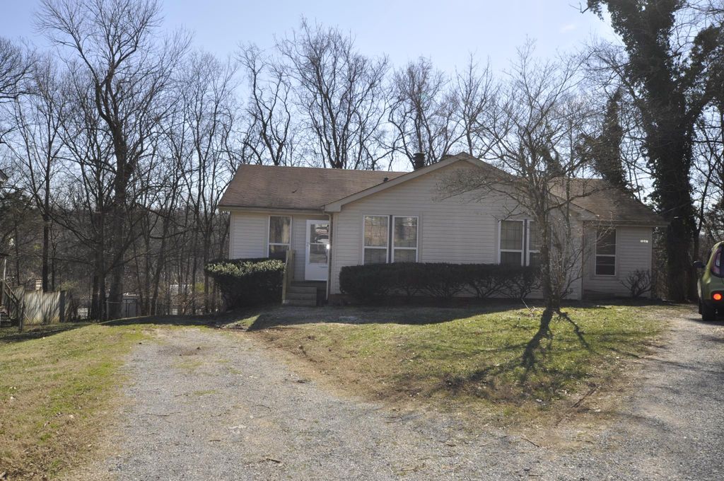 3245 Niagara Dr, Nashville, TN 37214