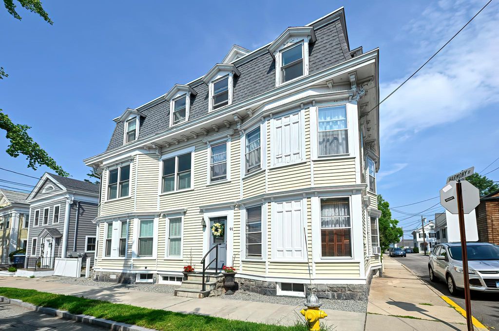 93 Water St, Stonington, CT 06378