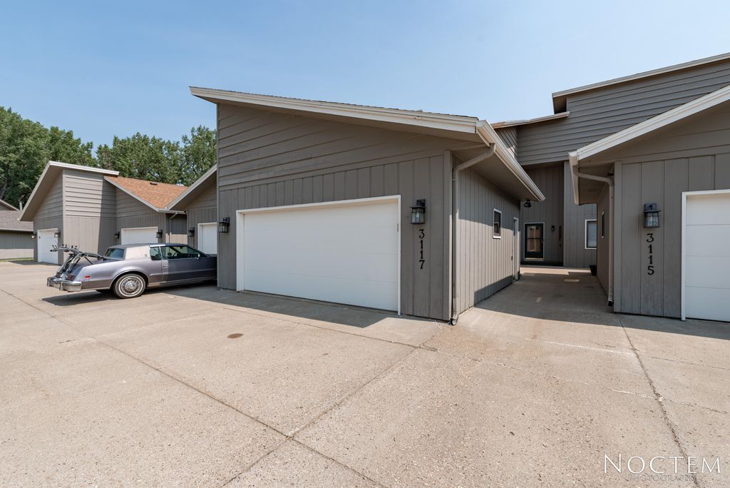 3117 Winnipeg Dr, Bismarck, ND 58503
