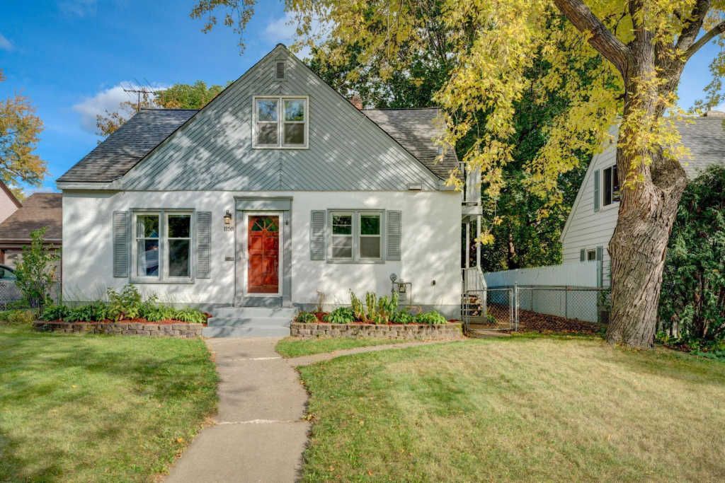 1158 Smith Ave S, West Saint Paul, MN 55118 4 Bed, 2 Bath Single