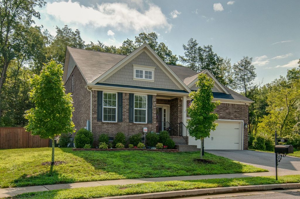 2821 Lakeside Meadows Cir, Mount Juliet, TN 4 Bed, 3 Bath Single