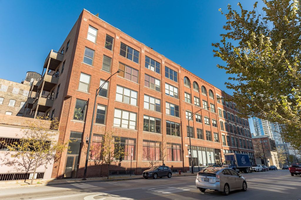 420 W Grand Ave #4F, Chicago, IL 60654