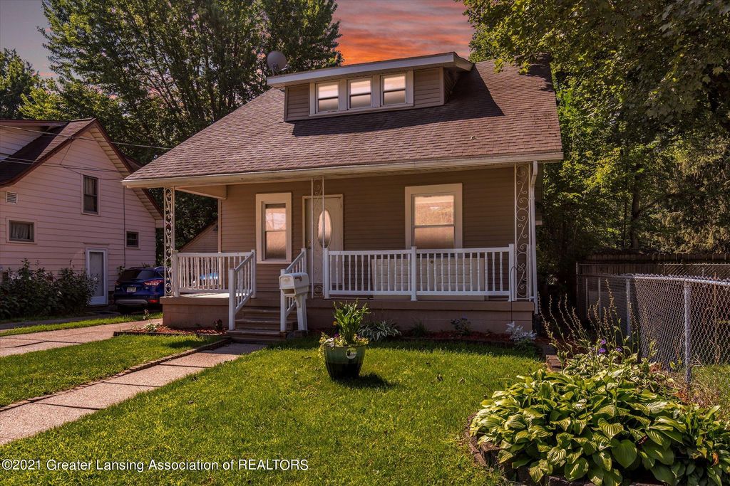 912 Kenwood Ave, Lansing, MI 48910
