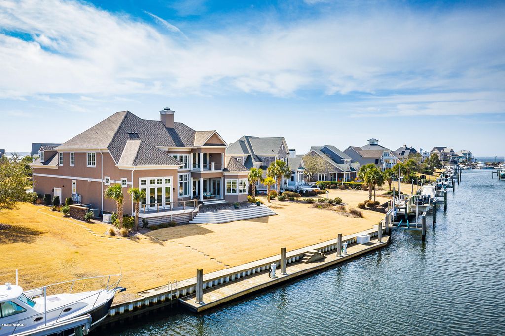 5214 Driftwood Ln, Morehead City, NC 5 Bed, 5 Bath SingleFamily Home