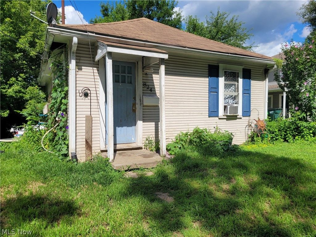 824 Orchard Ave, Barberton, OH 44203