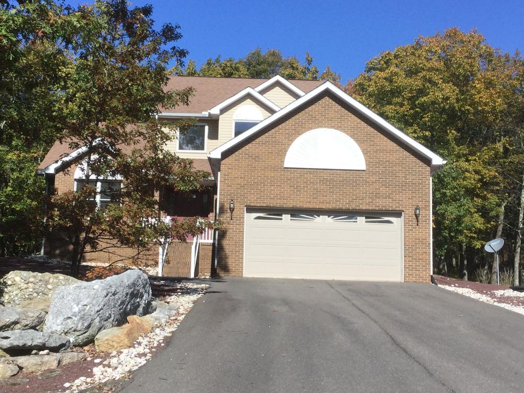 44 Turnberry Ln, Hazle Township, PA 18202