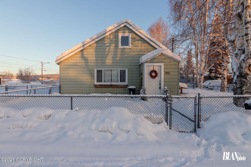703 Fulton St, Fairbanks, AK 99701