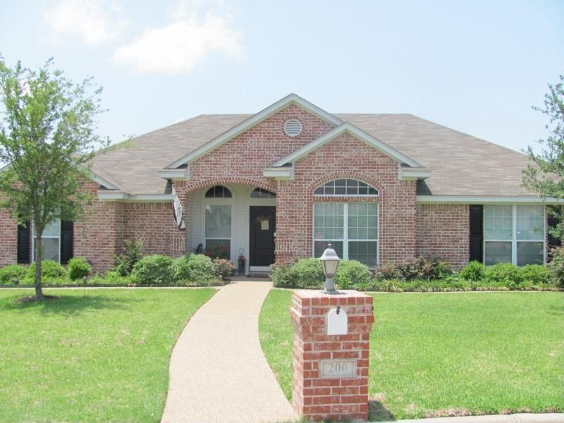 200 Toluca Trl, Hewitt, TX 76643
