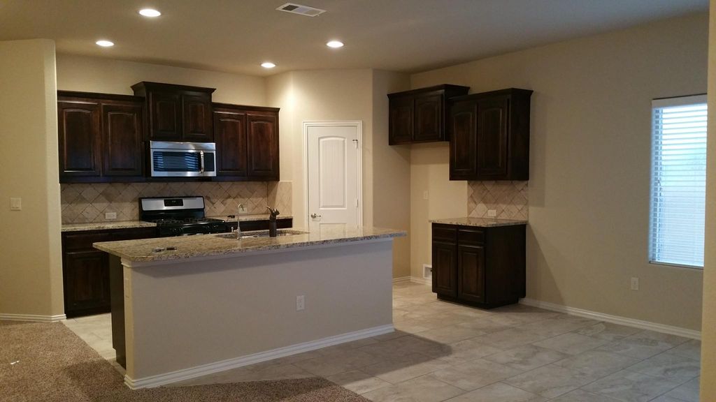 1316 Cerrillos Ave, Midland, TX 79705
