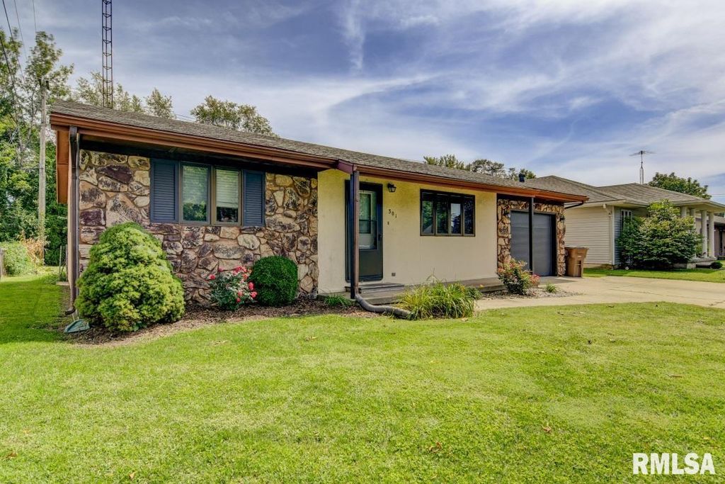 301 Red Bud Ln, Auburn, IL 62615 Trulia