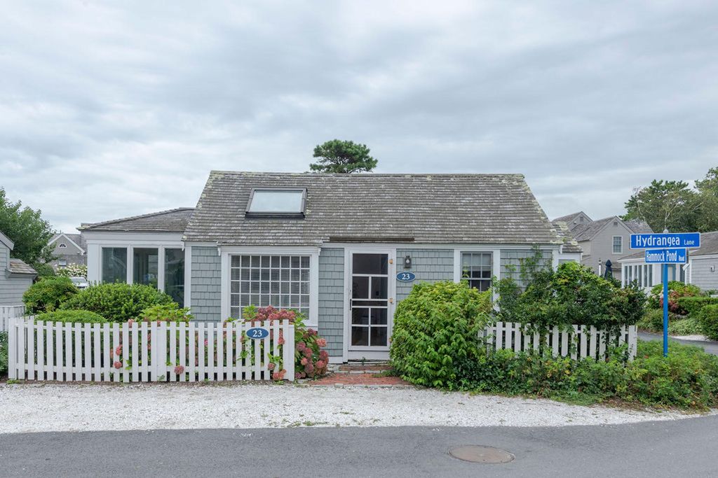 23 Hydrangea Ln, Mashpee, MA 02649