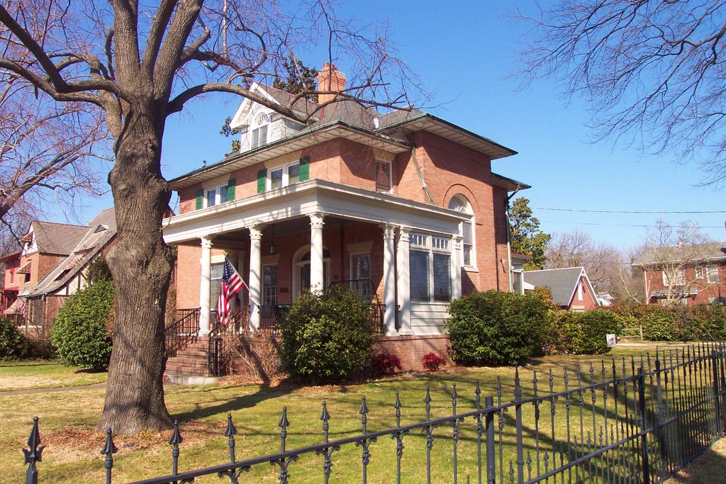 6000 Huntington Ave, Newport News, VA 4 Bed, 4 Bath SingleFamily