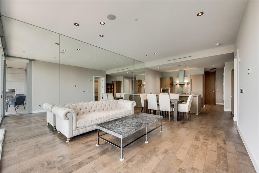 2900 McKinnon St #803, Dallas, TX 75201